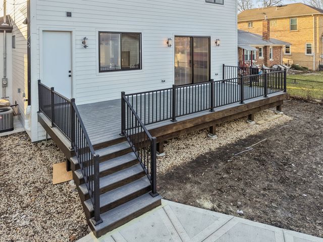 6235 N Kedvale Avenue, Chicago, IL 60646