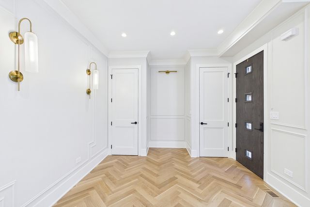 6235 N Kedvale Avenue, Chicago, IL 60646