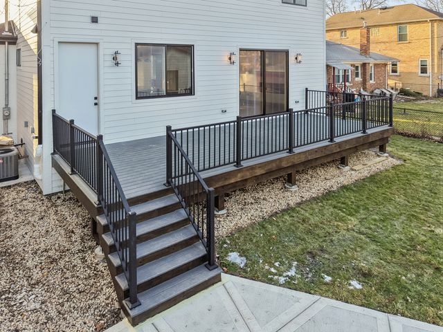 6235 N Kedvale Avenue, Chicago, IL 60646