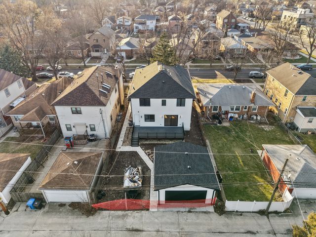 6235 N Kedvale Avenue, Chicago, IL 60646