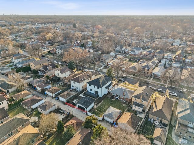 6235 N Kedvale Avenue, Chicago, IL 60646