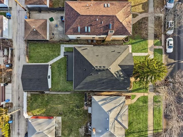 6235 N Kedvale Avenue, Chicago, IL 60646