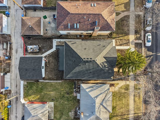 6235 N Kedvale Avenue, Chicago, IL 60646