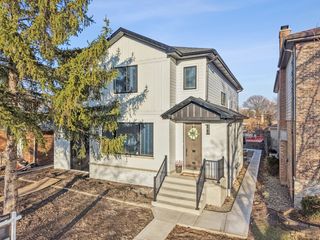 6235 N Kedvale Avenue, Chicago, IL 60646
