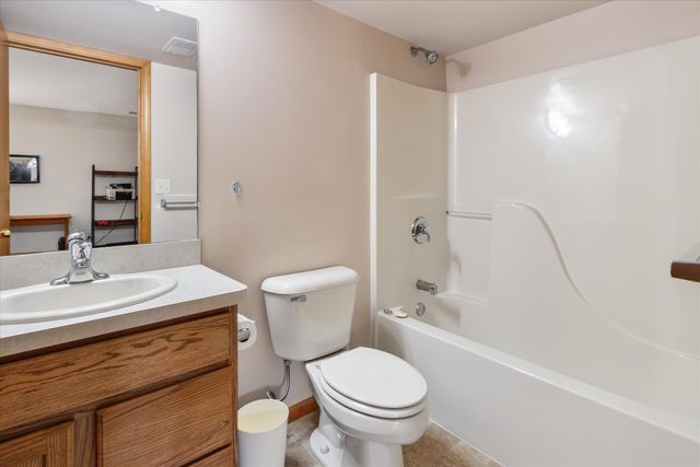 515 Sycamore Circle, Saline City, MI 48176