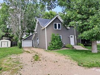 232 1st Avenue NW, New London, MN 56273