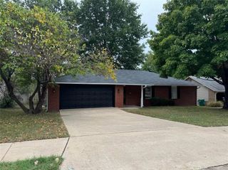 2441 Jane Circle, Fayetteville, AR 72704