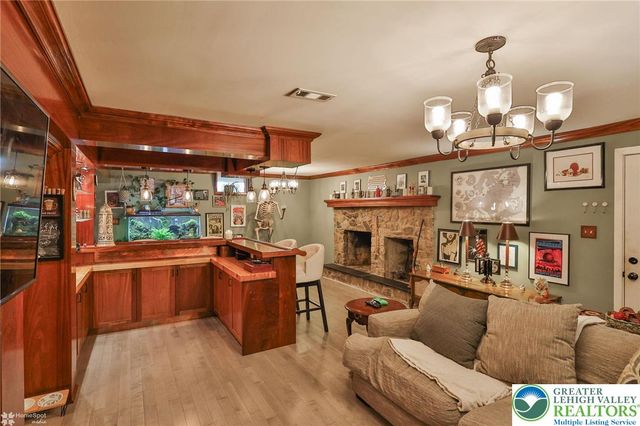 636 West Oxford Street, Coopersburg Boro, PA 18036