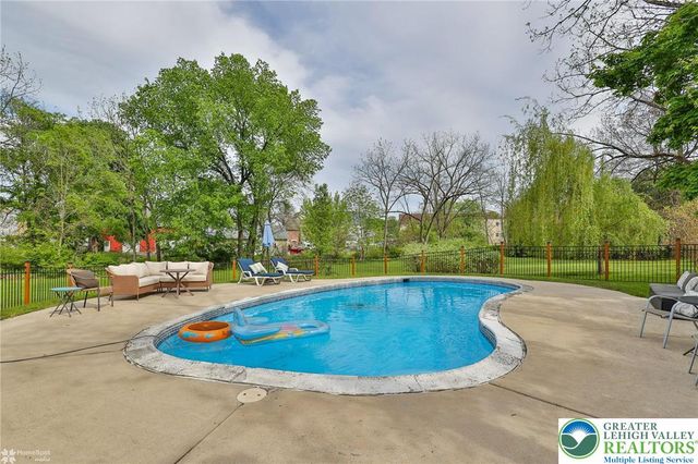 636 West Oxford Street, Coopersburg Boro, PA 18036