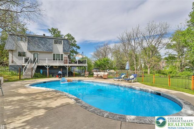 636 West Oxford Street, Coopersburg Boro, PA 18036