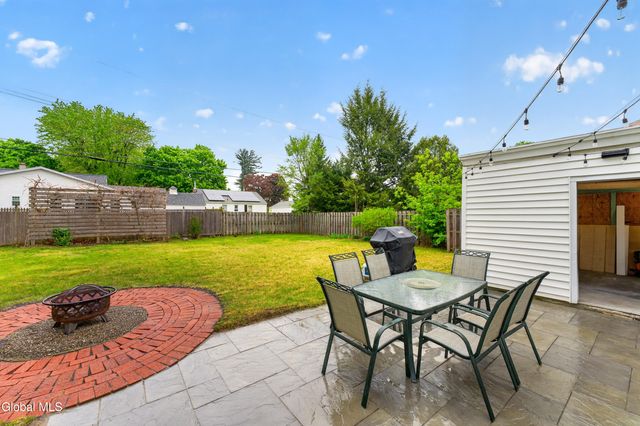 22 Chapman Drive, Guilderland, NY 12203