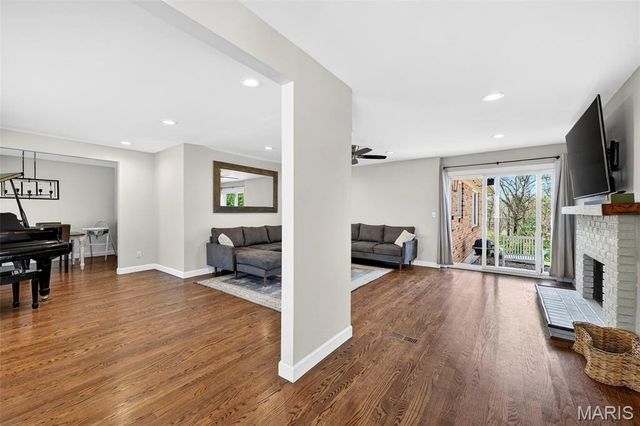 5749 Lost Brook Court, St Louis, MO 63129