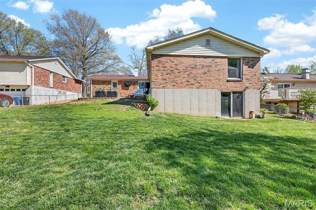 5749 Lost Brook Court, St Louis, MO 63129