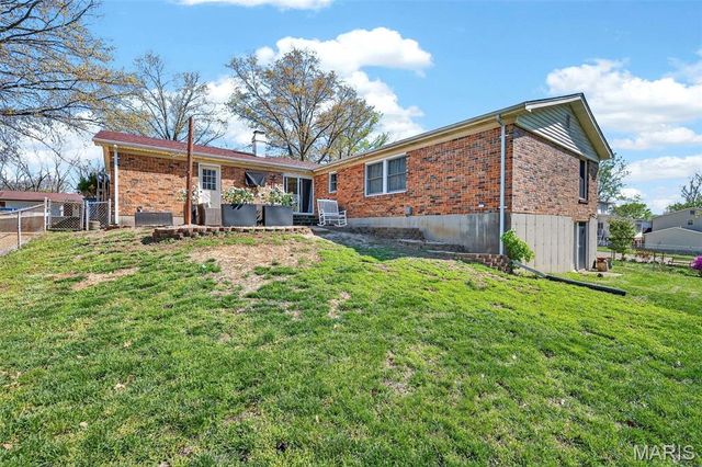 5749 Lost Brook Court, St Louis, MO 63129