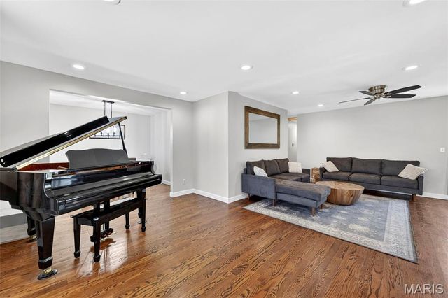 5749 Lost Brook Court, St Louis, MO 63129