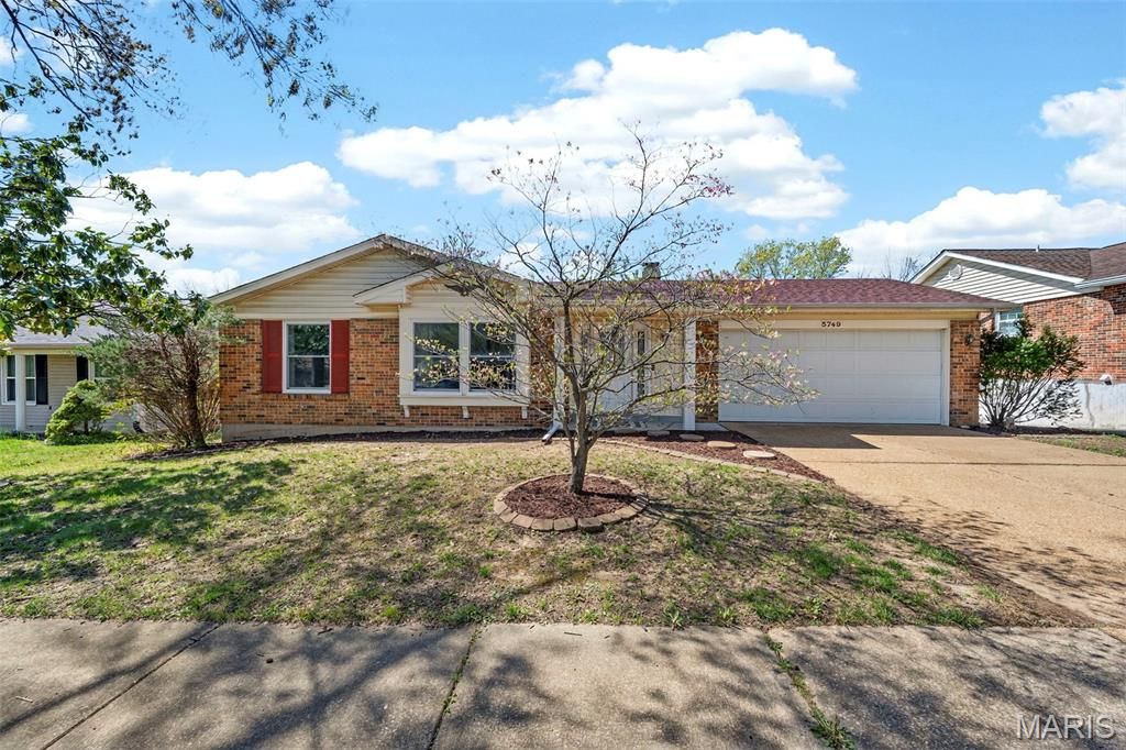 5749 Lost Brook Court, St Louis, MO 63129