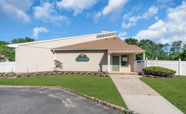 1 Cotswold Circle 801, Ocean Twp, NJ 07712