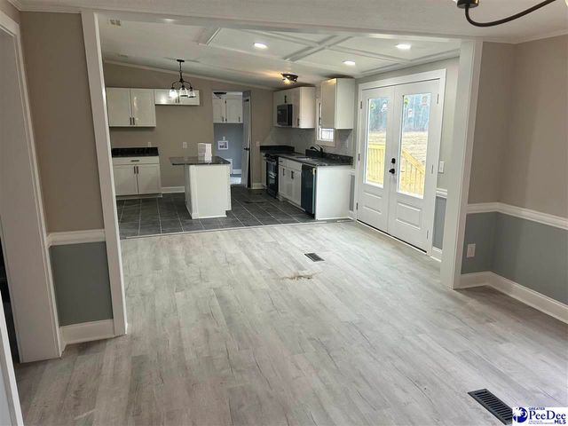 1542 E Carolina Ave, Hartsville, SC 29550