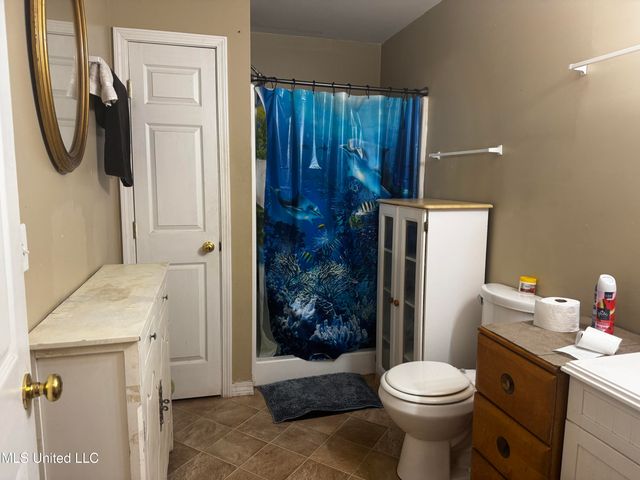 2111 Jackson Avenue, Pascagoula, MS 39567