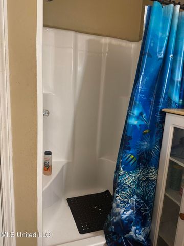 2111 Jackson Avenue, Pascagoula, MS 39567