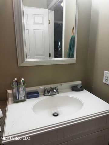 2111 Jackson Avenue, Pascagoula, MS 39567