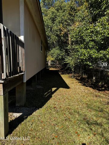 2111 Jackson Avenue, Pascagoula, MS 39567