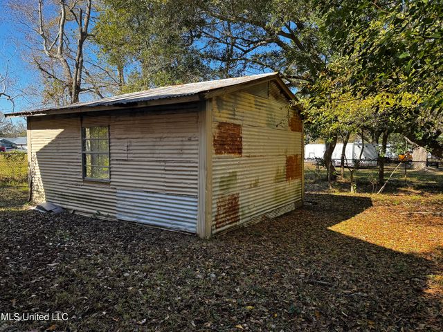 2111 Jackson Avenue, Pascagoula, MS 39567