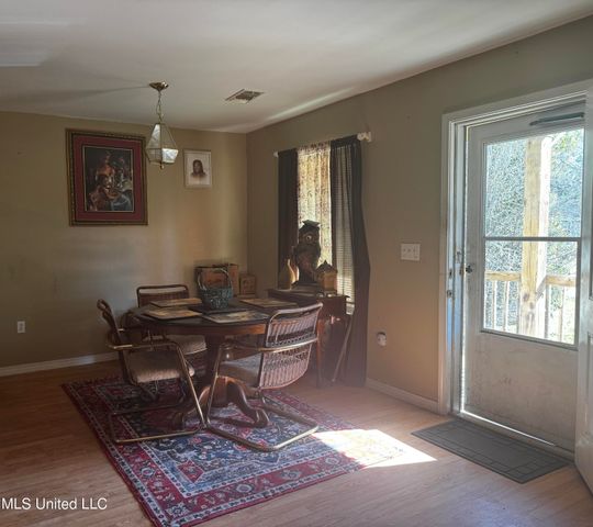 2111 Jackson Avenue, Pascagoula, MS 39567