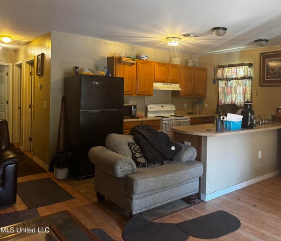 2111 Jackson Avenue, Pascagoula, MS 39567