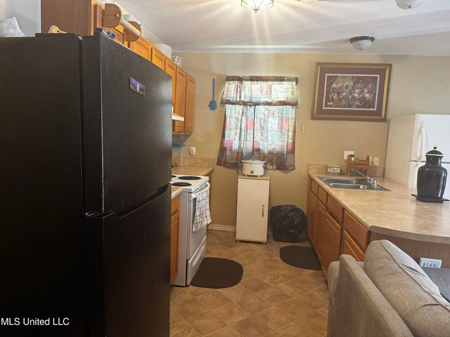 2111 Jackson Avenue, Pascagoula, MS 39567