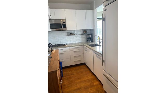 150 W 56th St Apt 5106, New York City, NY 10019