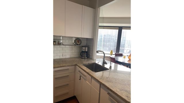 150 W 56th St Apt 5106, New York City, NY 10019
