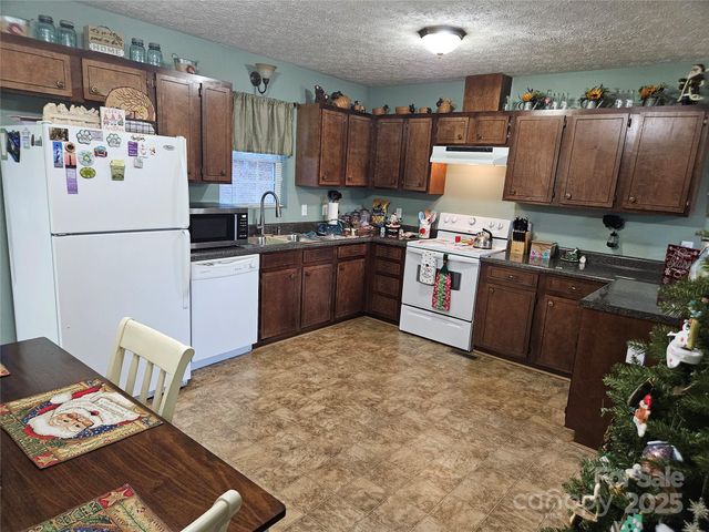 951 Cypress Court NW, Lenoir, NC 28645