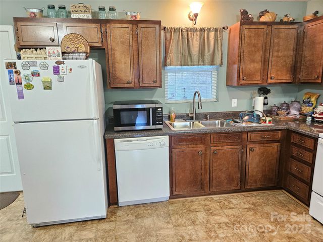 951 Cypress Court NW, Lenoir, NC 28645