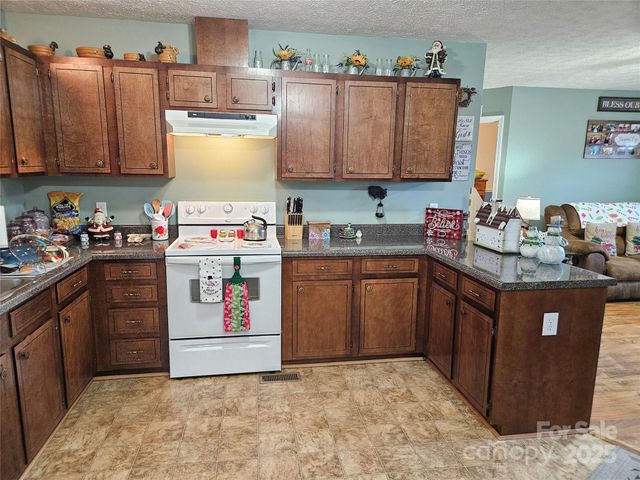 951 Cypress Court NW, Lenoir, NC 28645