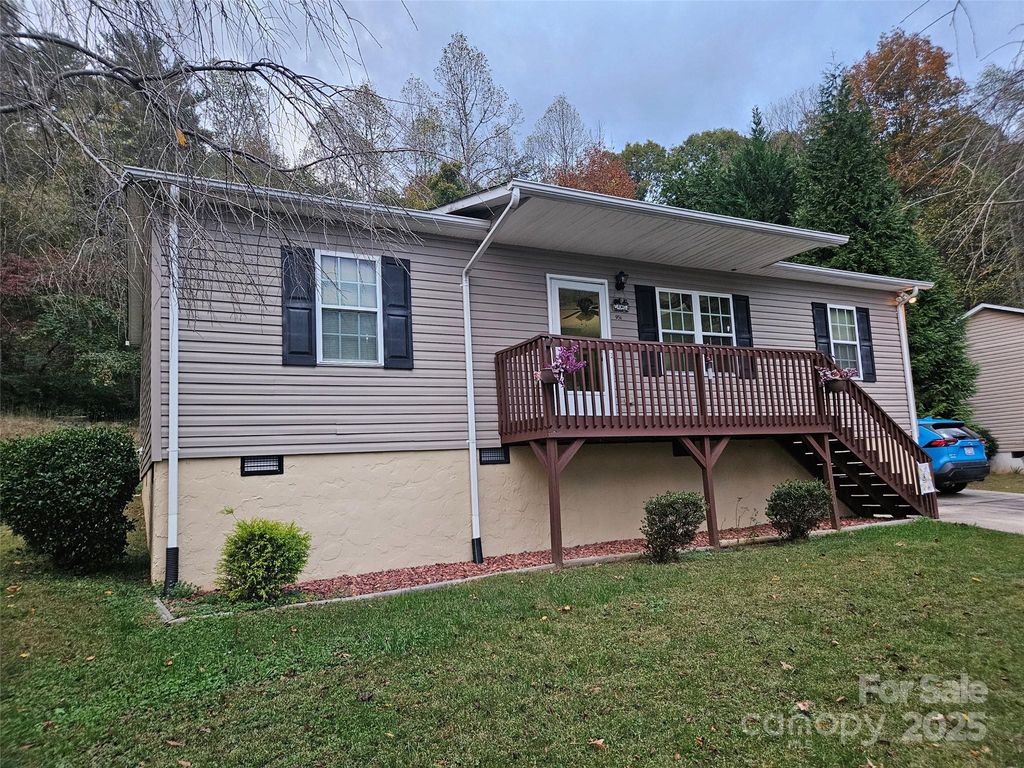 951 Cypress Court NW, Lenoir, NC 28645