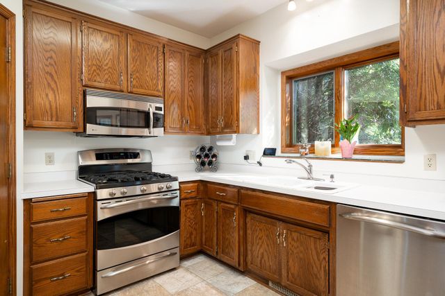 1287 Schooner Way, Woodbury, MN 55125