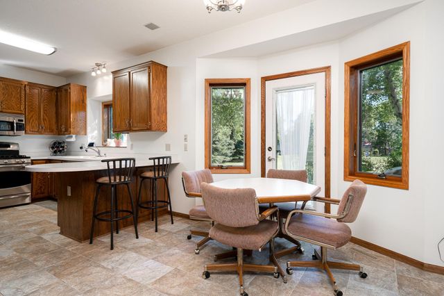 1287 Schooner Way, Woodbury, MN 55125