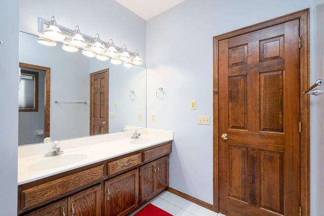 1287 Schooner Way, Woodbury, MN 55125