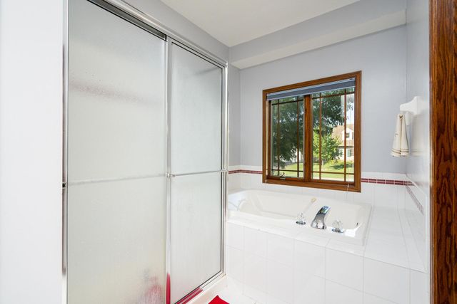 1287 Schooner Way, Woodbury, MN 55125