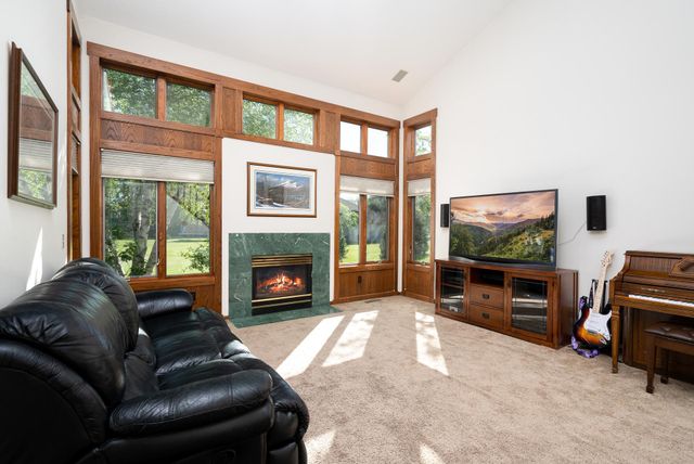 1287 Schooner Way, Woodbury, MN 55125