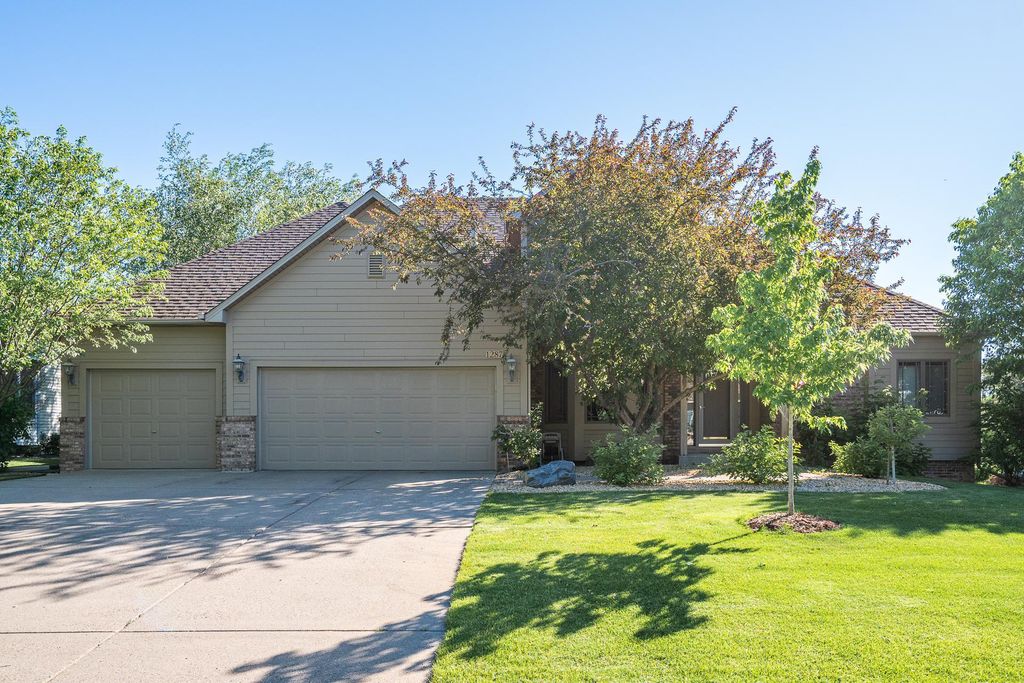 1287 Schooner Way, Woodbury, MN 55125