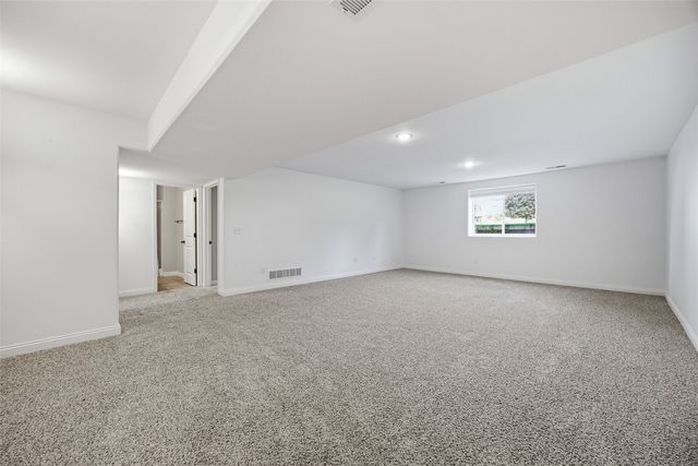 19 Eversull Lane, Iowa City, IA 52245