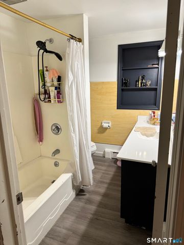 10 Hamilton Court, Enfield, CT 06082