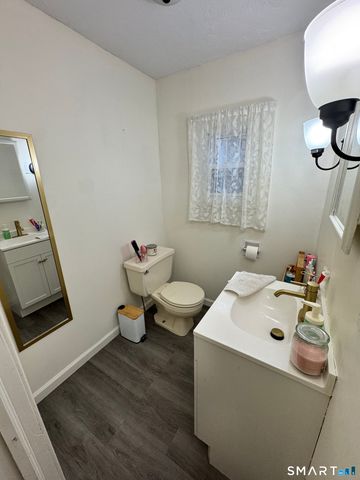 10 Hamilton Court, Enfield, CT 06082