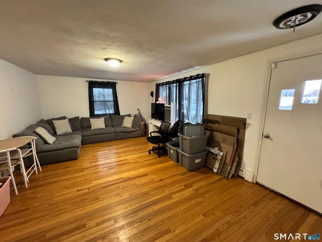 10 Hamilton Court, Enfield, CT 06082