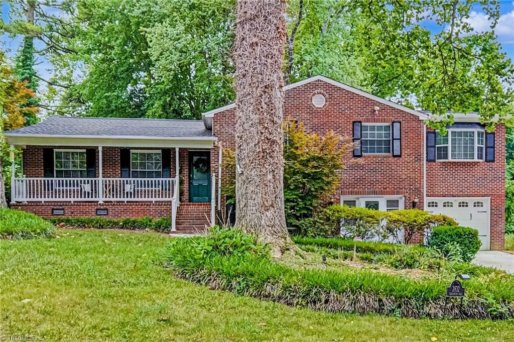 2832 Kensington Road, Winston-salem, NC 27106