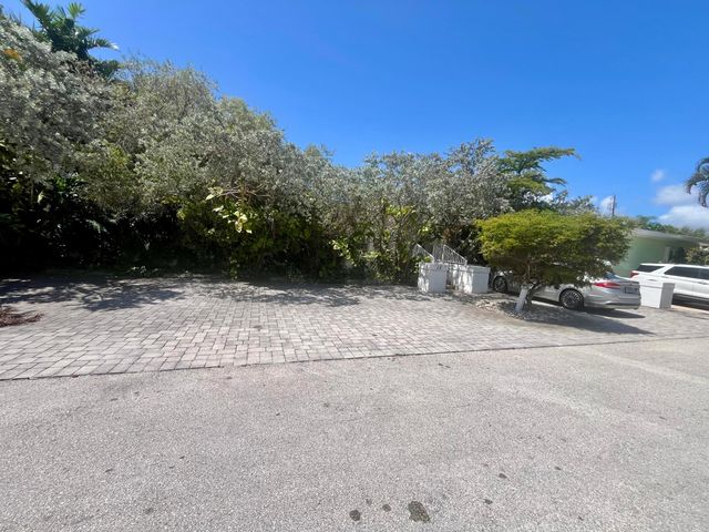 14 Tropical Drive, Ocean Ridge, FL 33435