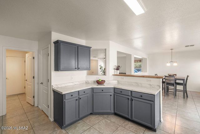 6877 S Goshawk Drive, Tucson, AZ 85756