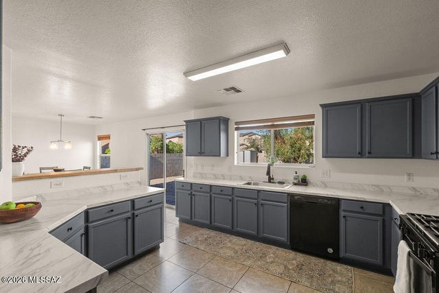 6877 S Goshawk Drive, Tucson, AZ 85756